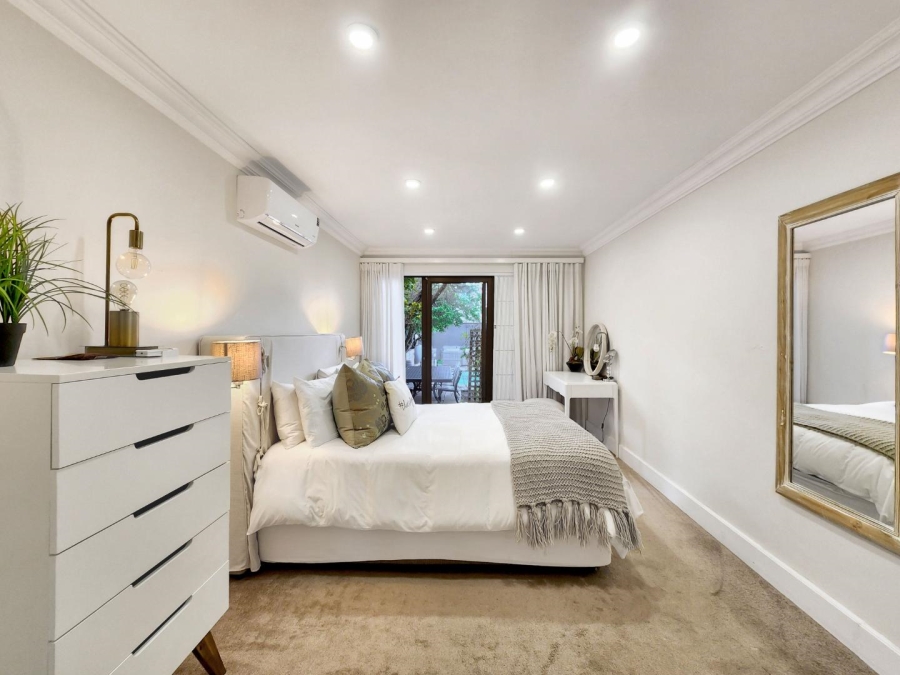 4 Bedroom Property for Sale in Bloubergstrand Western Cape